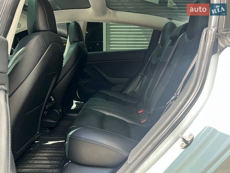 Седан Tesla Model 3 2018 в Києві