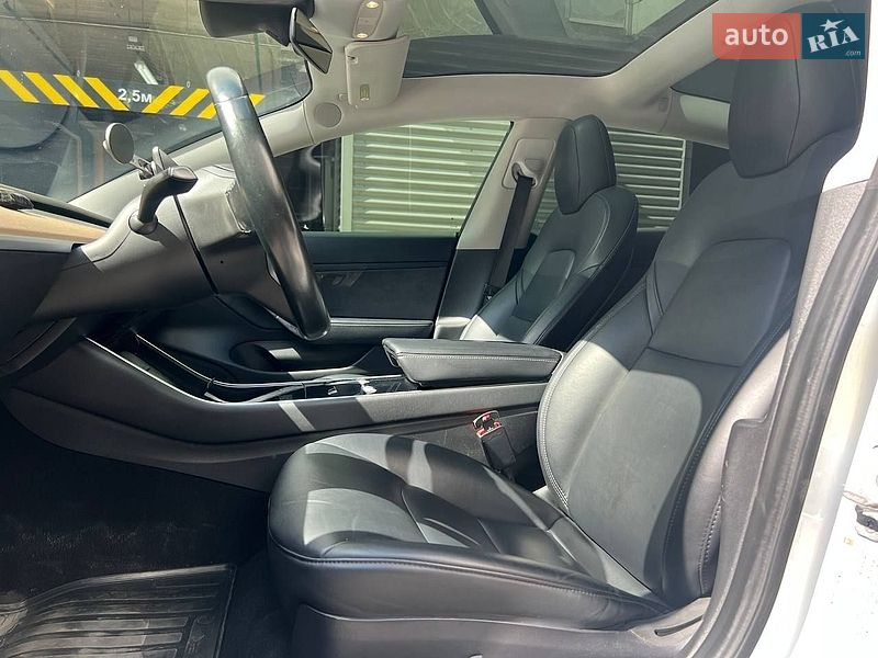 Седан Tesla Model 3 2018 в Києві