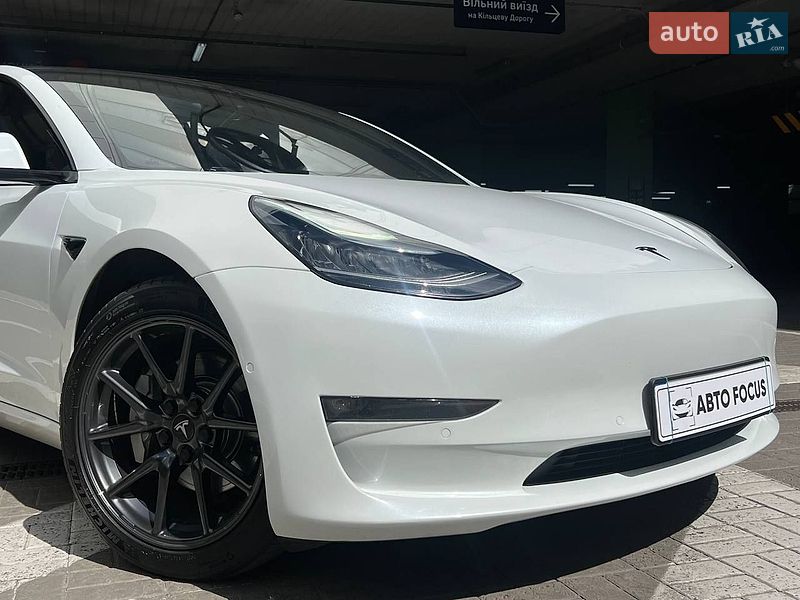 Седан Tesla Model 3 2018 в Києві