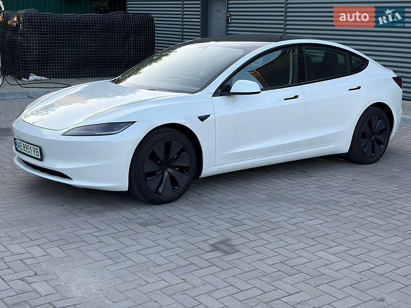 Седан Tesla Model 3 2024 в Днепре фото Седан Tesla Model 3 2024 в Днепре