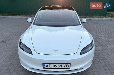 Седан Tesla Model 3 2024 в Дніпрі