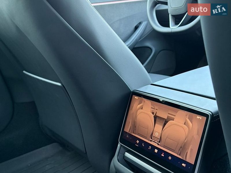 Седан Tesla Model 3 2024 в Дніпрі