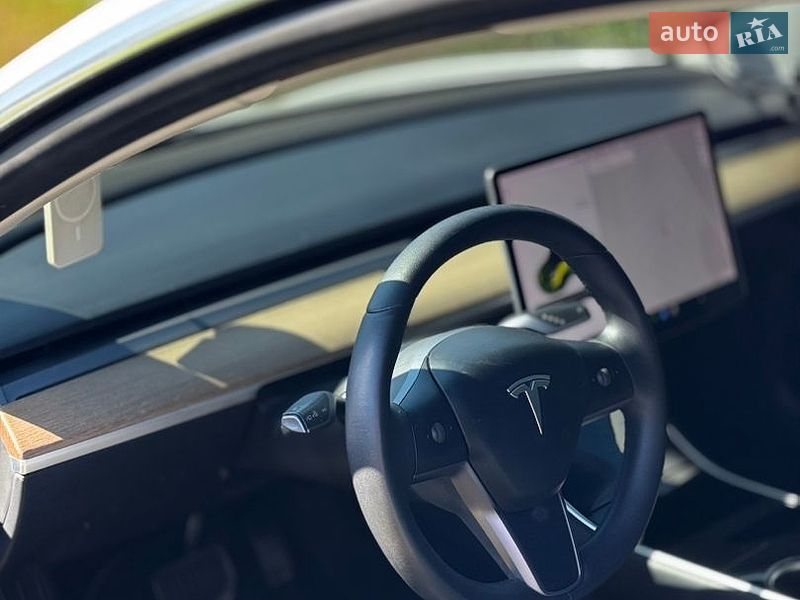 Седан Tesla Model 3 2019 в Виннице