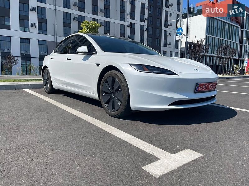 Tesla Model 3 2024