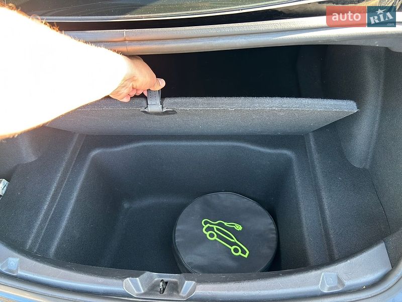 Седан Tesla Model 3 2019 в Вишгороді