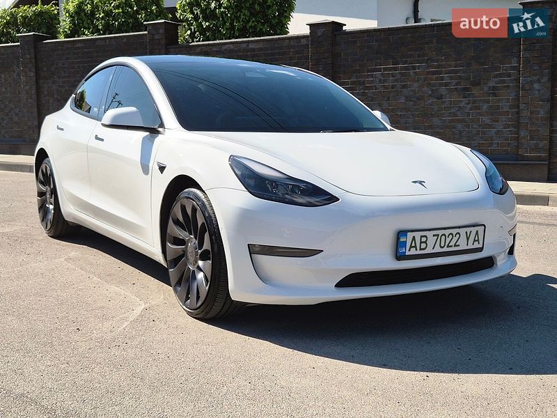 Седан Tesla Model 3 2022 в Києві