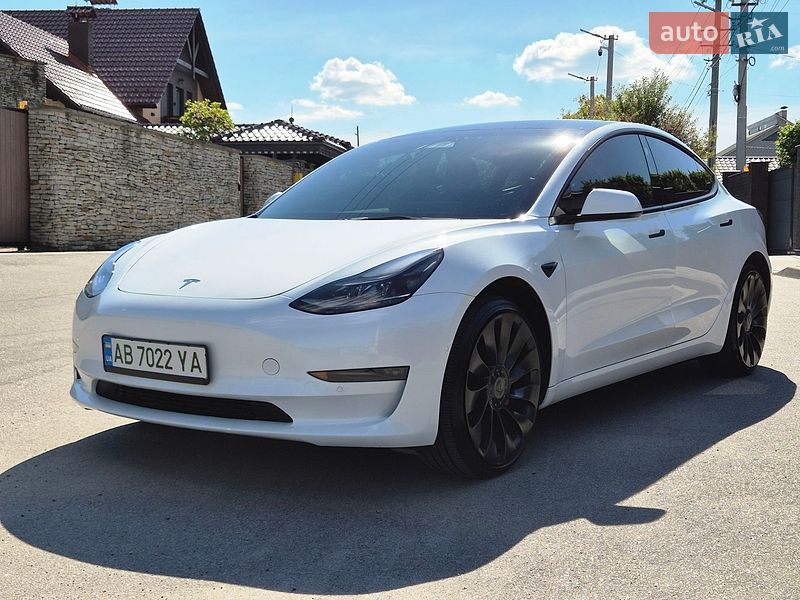 Седан Tesla Model 3 2022 в Києві