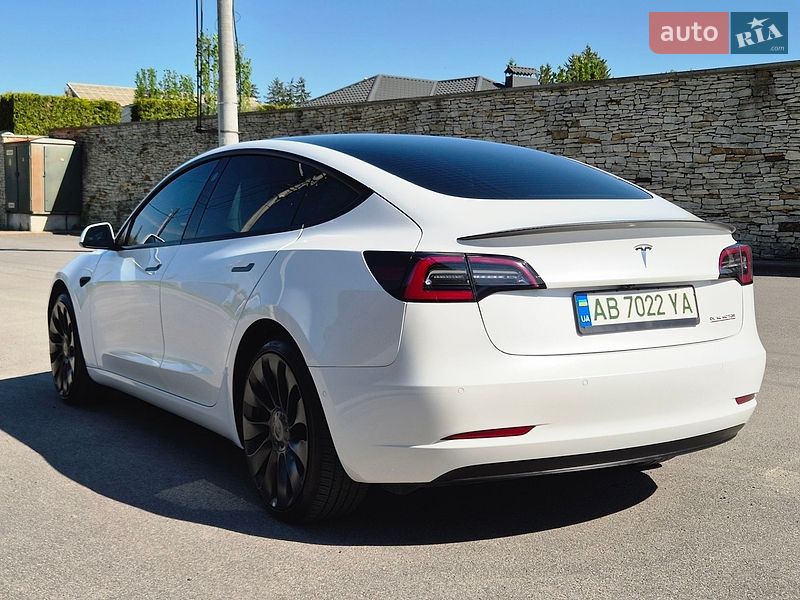 Седан Tesla Model 3 2022 в Києві