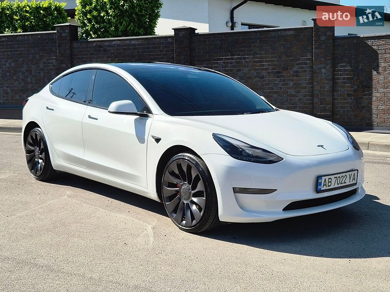 Седан Tesla Model 3 2022 в Києві