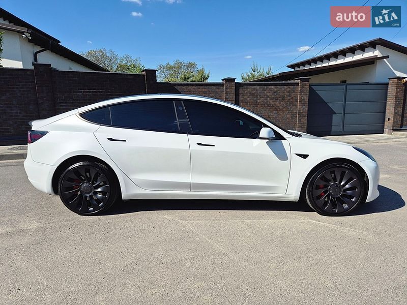 Седан Tesla Model 3 2022 в Києві