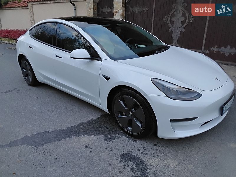 Седан Tesla Model 3 2022 в Виннице