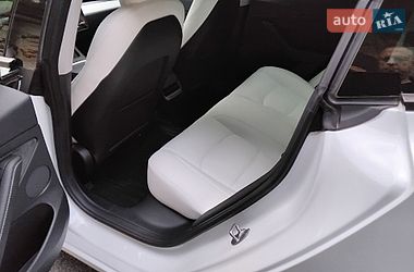 Седан Tesla Model 3 2022 в Виннице