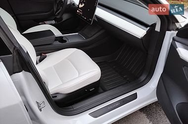 Седан Tesla Model 3 2022 в Виннице