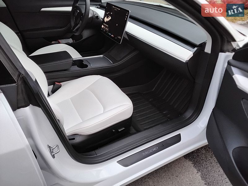 Седан Tesla Model 3 2022 в Виннице
