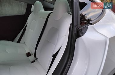 Седан Tesla Model 3 2022 в Виннице