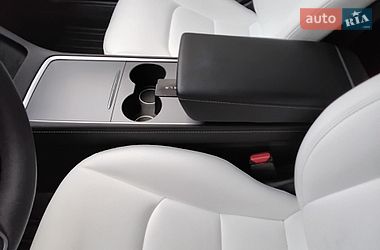 Седан Tesla Model 3 2022 в Виннице