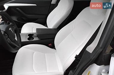 Седан Tesla Model 3 2022 в Виннице