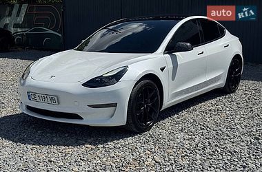 Седан Tesla Model 3 2023 в Чернівцях