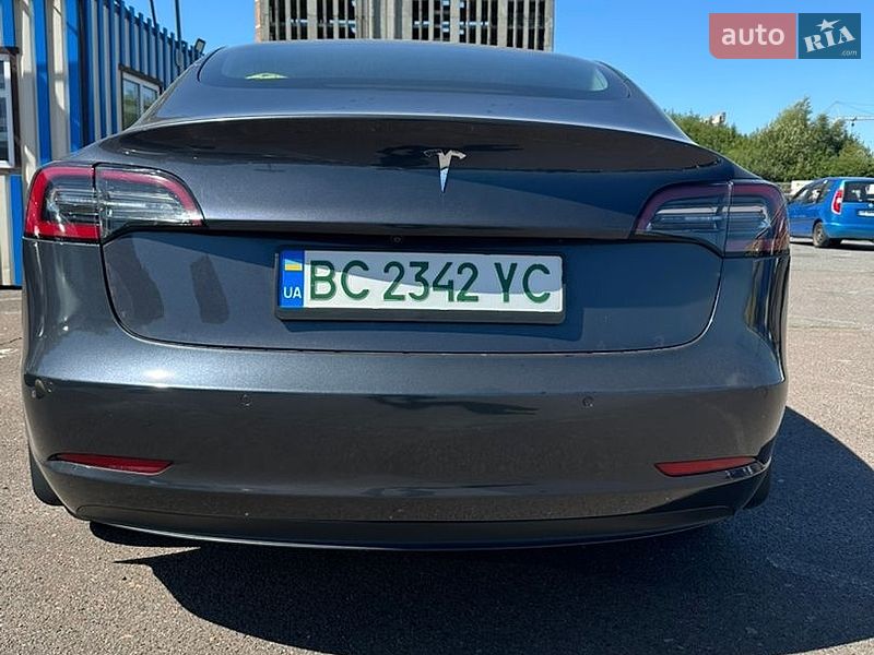 Седан Tesla Model 3 2018 в Львові