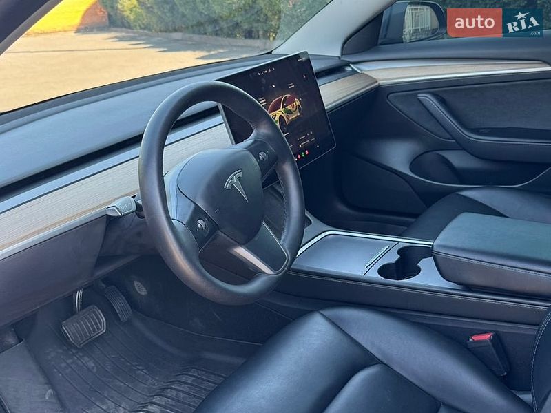 Седан Tesla Model 3 2023 в Тернополі