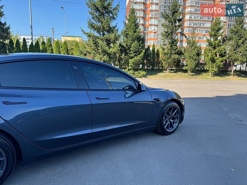 Седан Tesla Model 3 2023 в Тернополі