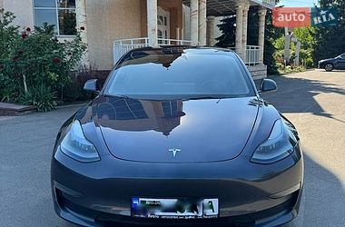 Седан Tesla Model 3 2023 в Тернополі
