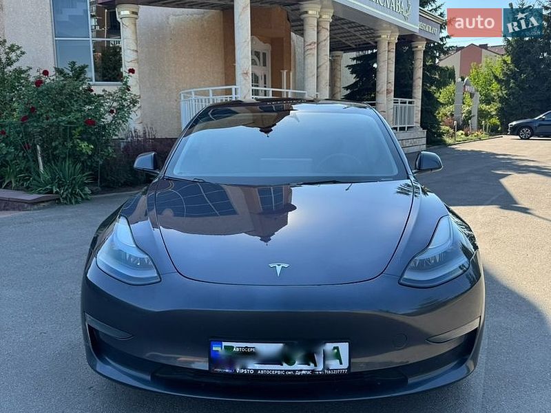 Седан Tesla Model 3 2023 в Тернополі