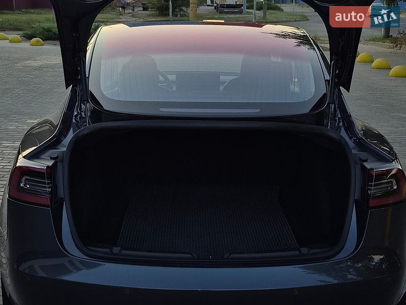Седан Tesla Model 3 2018 в Каменском