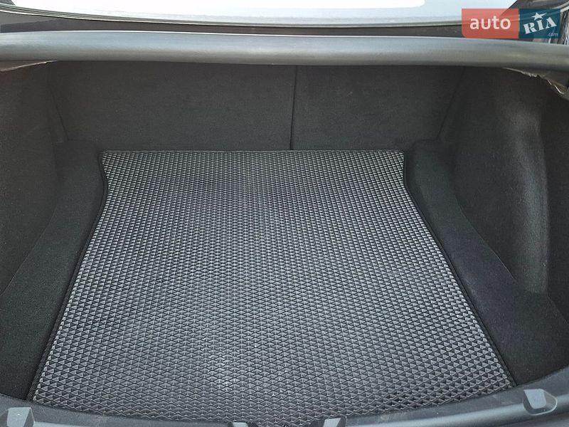 Седан Tesla Model 3 2018 в Каменском
