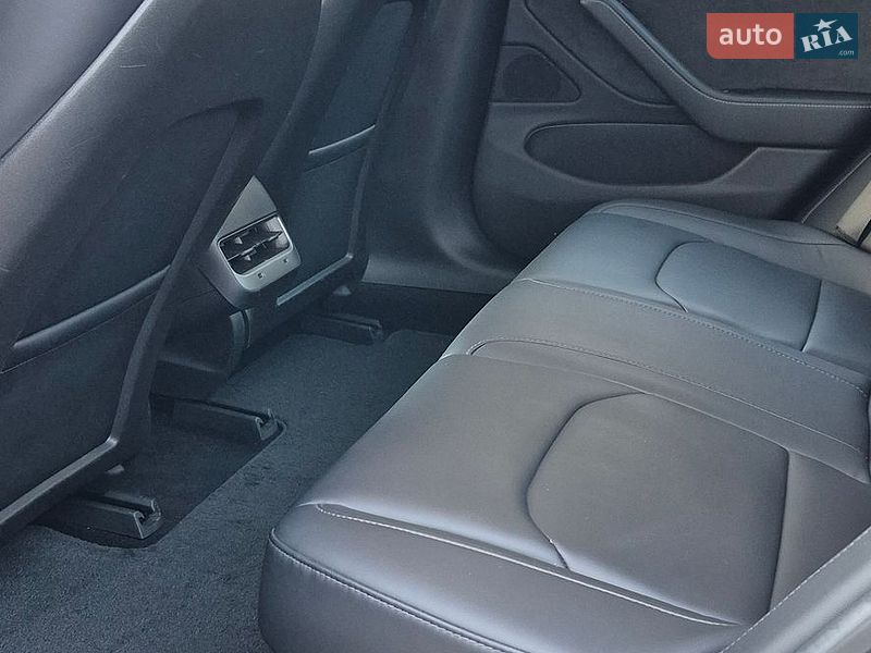 Седан Tesla Model 3 2018 в Каменском