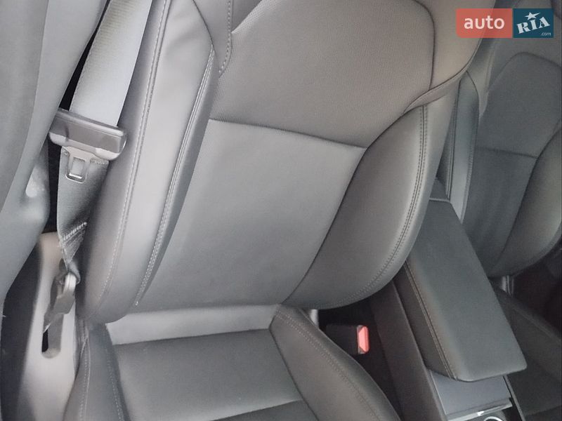 Седан Tesla Model 3 2025 в Ужгороде