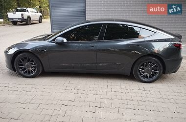 Седан Tesla Model 3 2025 в Ужгороде
