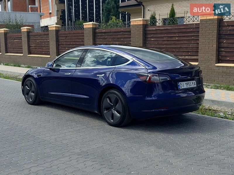Седан Tesla Model 3 2019 в Киеве