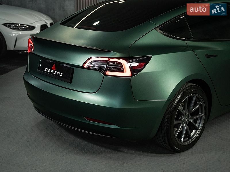 Седан Tesla Model 3 2023 в Одессе
