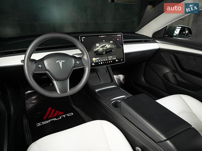Седан Tesla Model 3 2023 в Одессе