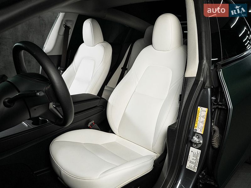Седан Tesla Model 3 2023 в Одессе