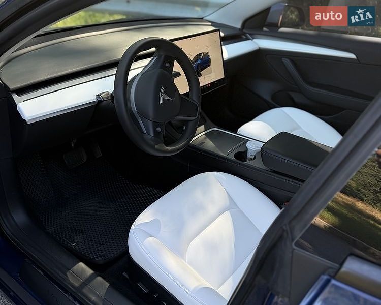 Седан Tesla Model 3 2022 в Борисполе