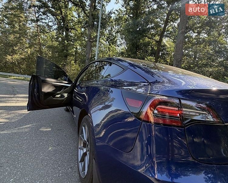 Седан Tesla Model 3 2022 в Борисполе