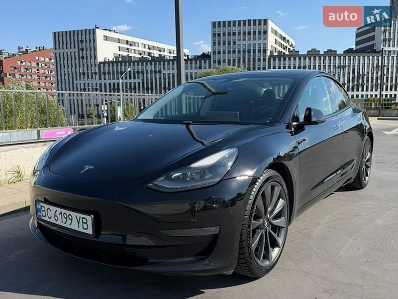 Седан Tesla Model 3 2021 в Львове