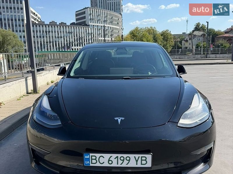 Седан Tesla Model 3 2021 в Львове