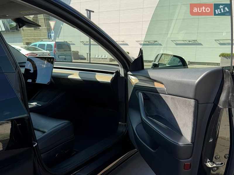 Седан Tesla Model 3 2021 в Львове