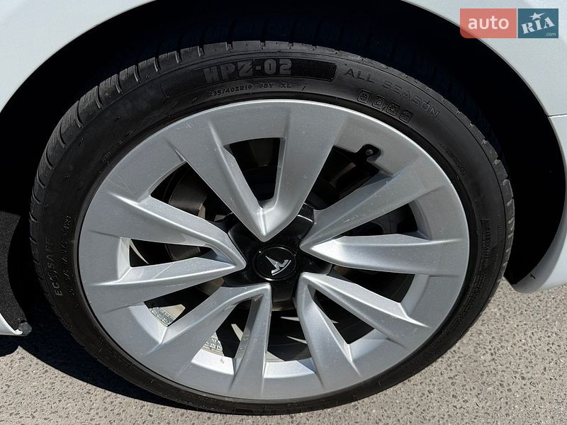 Седан Tesla Model 3 2020 в Виннице