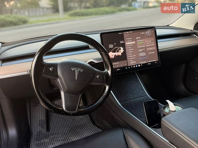 Седан Tesla Model 3 2018 в Запоріжжі