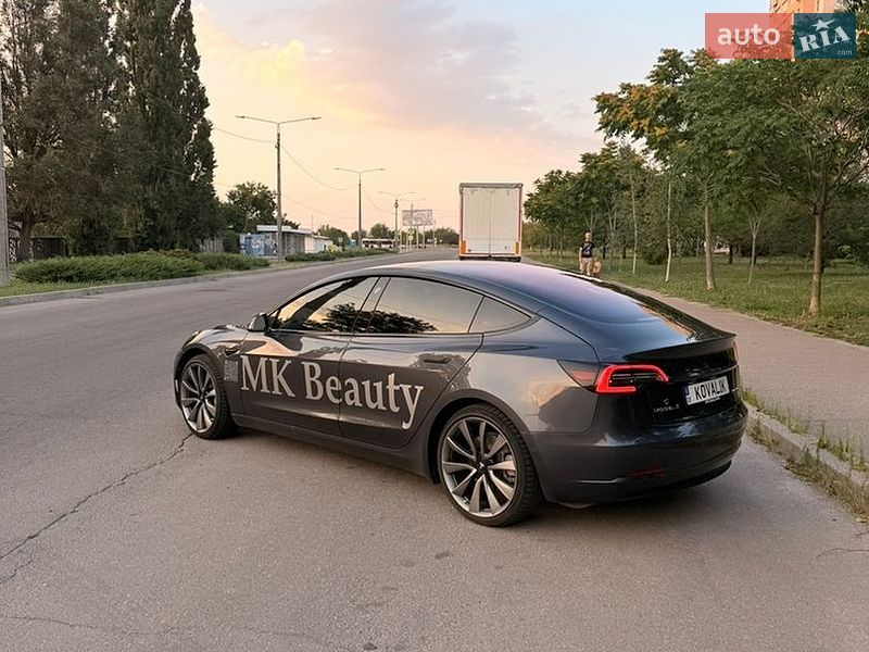 Седан Tesla Model 3 2018 в Запоріжжі