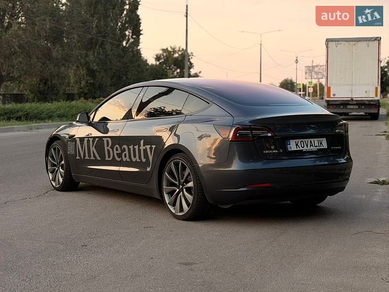 Седан Tesla Model 3 2018 в Запоріжжі