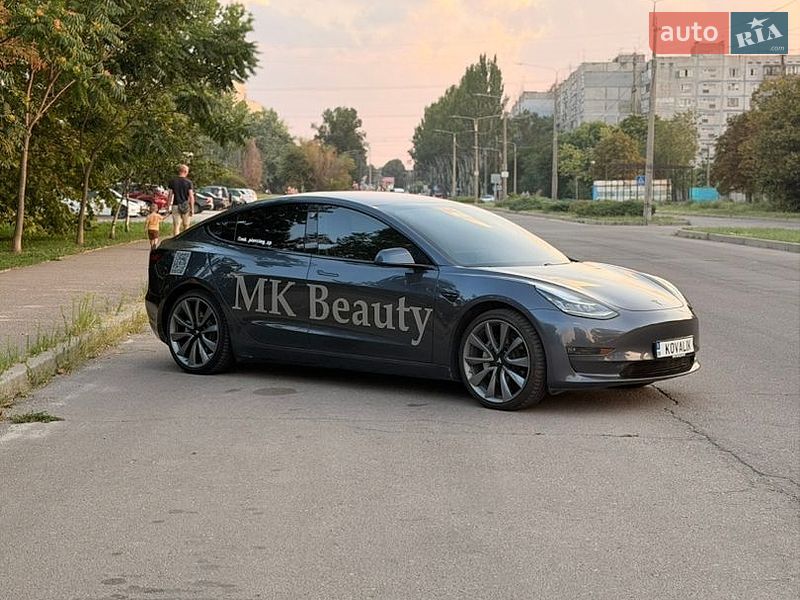 Седан Tesla Model 3 2018 в Запоріжжі