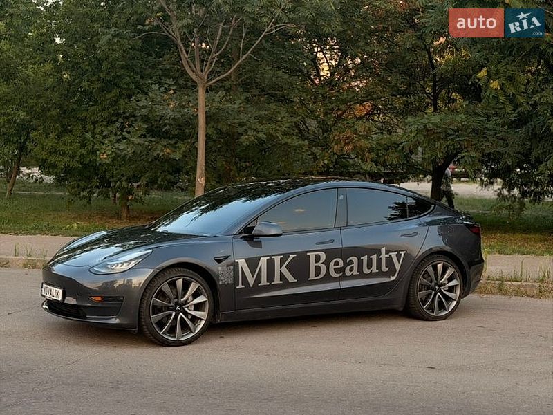 Седан Tesla Model 3 2018 в Запоріжжі