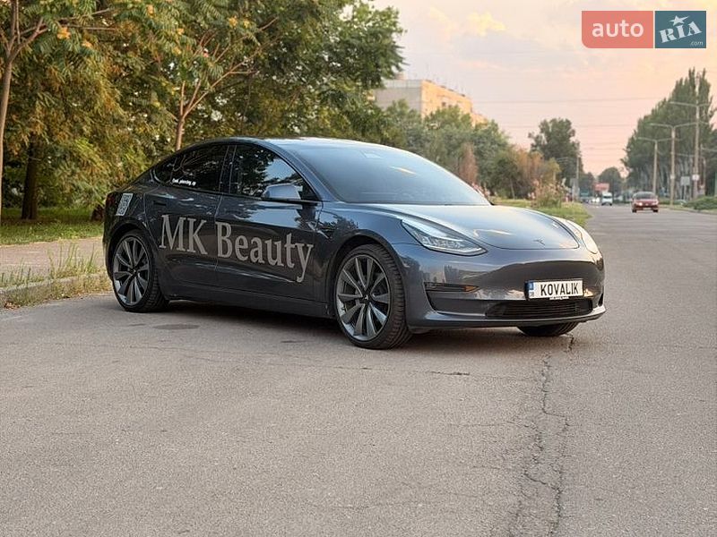 Седан Tesla Model 3 2018 в Запоріжжі