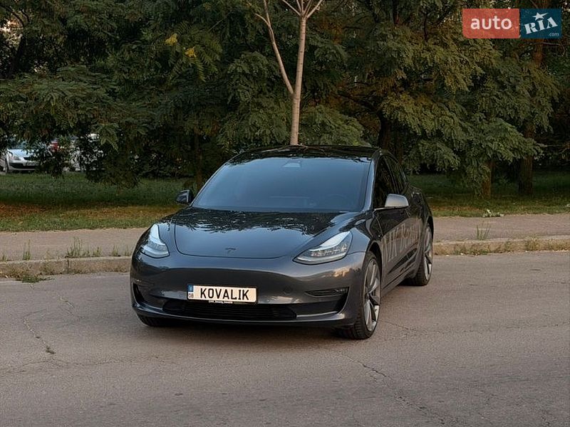 Седан Tesla Model 3 2018 в Запоріжжі