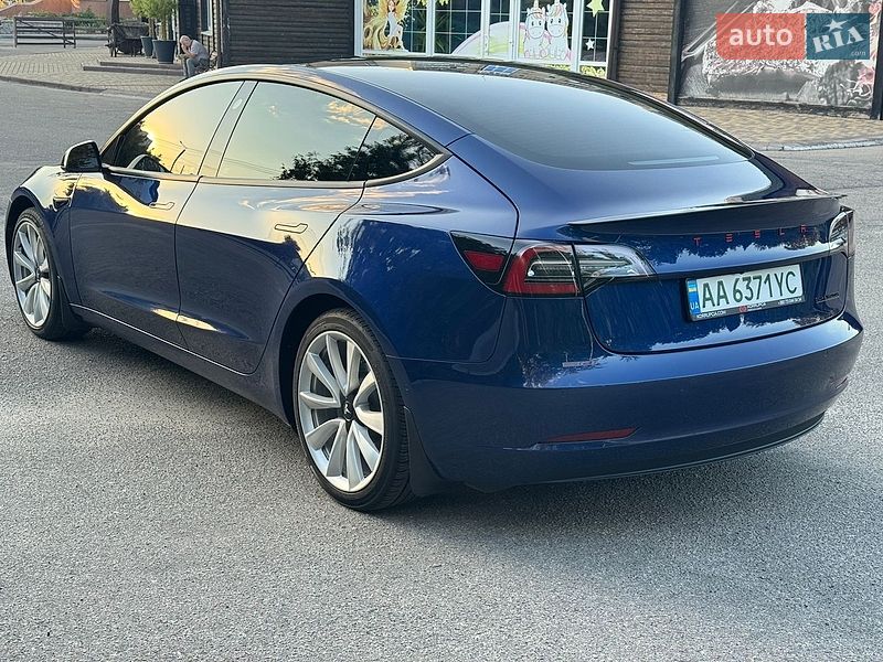 Седан Tesla Model 3 2022 в Кропивницькому